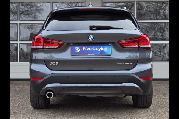 BMW X1 XDRIVE25E SPORT LINE | SPORTSTOELEN | PANORAMA | CAMERA | KEYLESS |