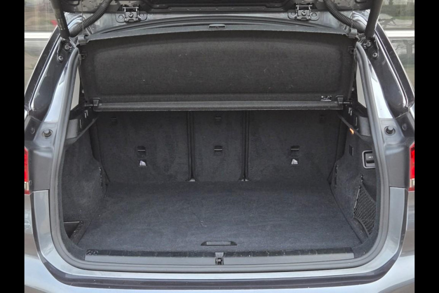 BMW X1 XDRIVE25E SPORT LINE | SPORTSTOELEN | PANORAMA | CAMERA | KEYLESS |