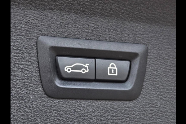 BMW X1 XDRIVE25E SPORT LINE | SPORTSTOELEN | PANORAMA | CAMERA | KEYLESS |