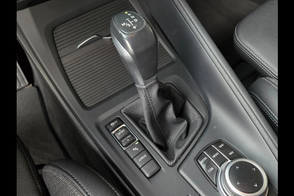 BMW X1 XDRIVE25E SPORT LINE | SPORTSTOELEN | PANORAMA | CAMERA | KEYLESS |