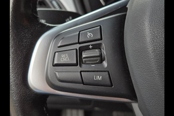 BMW X1 XDRIVE25E SPORT LINE | SPORTSTOELEN | PANORAMA | CAMERA | KEYLESS |