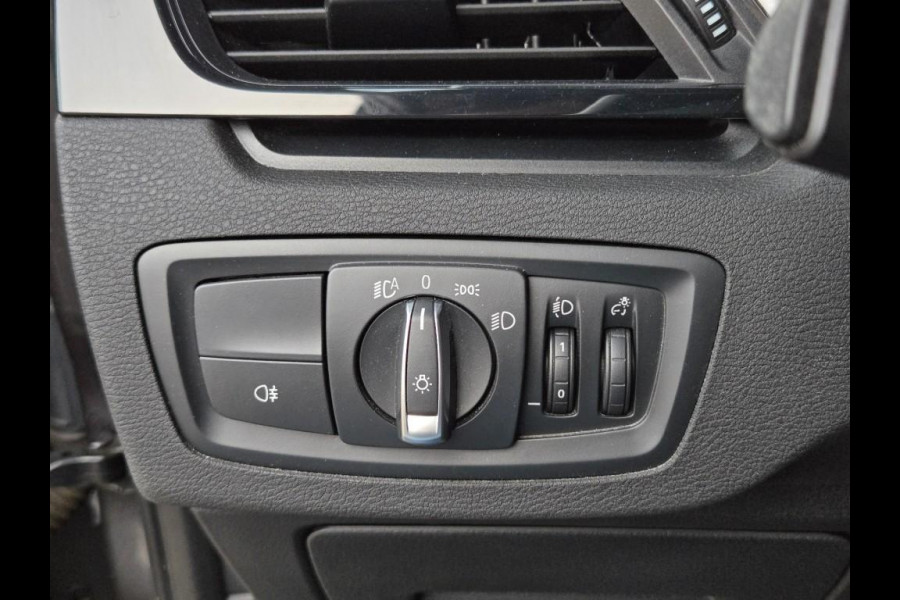 BMW X1 XDRIVE25E SPORT LINE | SPORTSTOELEN | PANORAMA | CAMERA | KEYLESS |