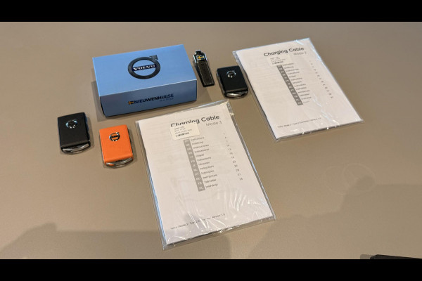 Volvo XC40 Recharge P8 AWD R-Design 408pk + MEMORY / CAMERA / STOEL+STUURVERWARMING