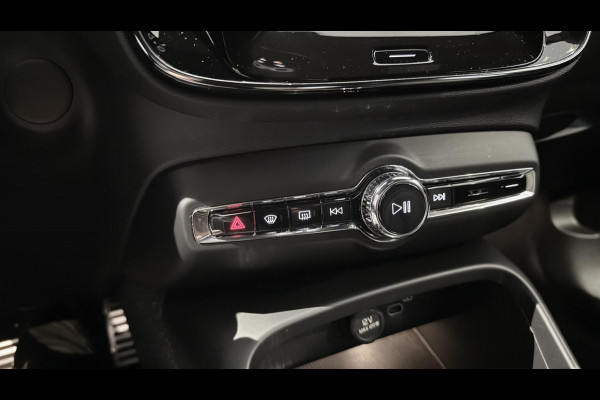 Volvo XC40 Recharge P8 AWD R-Design 408pk + MEMORY / CAMERA / STOEL+STUURVERWARMING