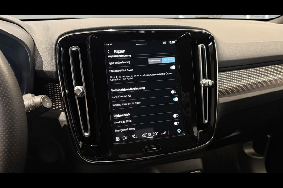 Volvo XC40 Recharge P8 AWD R-Design 408pk + MEMORY / CAMERA / STOEL+STUURVERWARMING