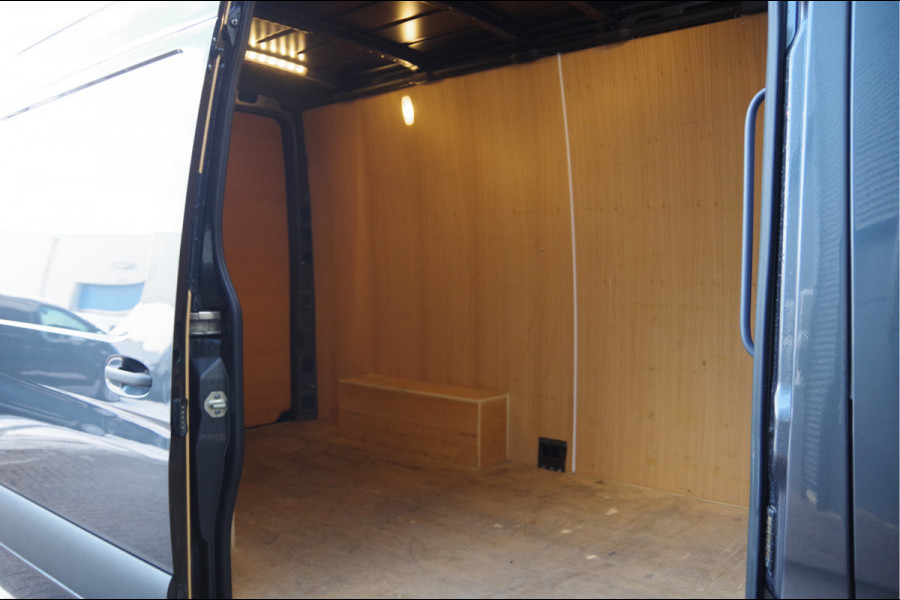 Mercedes-Benz Sprinter 319 3.0 CDI V6 L2H2 AUT. LED, LUCHTVERING, 360 CAMERA, STOELVERWARMING, CRUISE, CLIMA, PARKEERSENSOREN