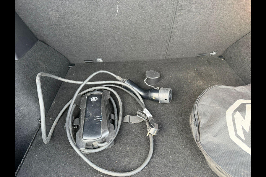 MG Mg Zs EV Luxury 45 kWh SOH 89% | All-season banden | Panoramadak | Nette auto | Rijklaar met garantie