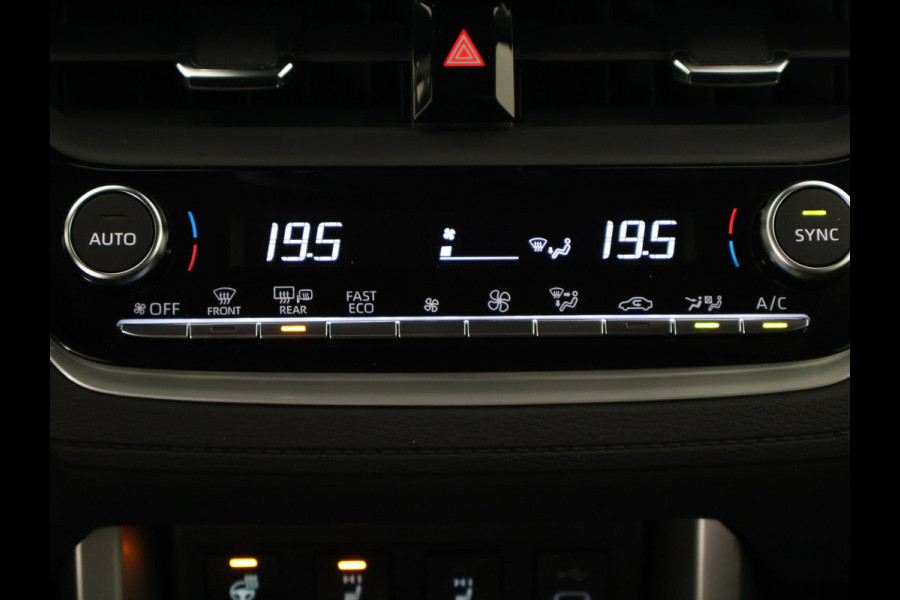 Toyota Corolla Cross Hybrid 140 Style Bi-Tone | Stuur-/ & Stoelverwarming | Parkeersensoren | Dodehoek detectie | Elektrische kofferbak