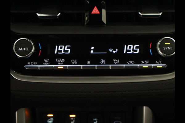 Toyota Corolla Cross Hybrid 140 Style Bi-Tone | Stuur-/ & Stoelverwarming | Parkeersensoren | Dodehoek detectie | Elektrische kofferbak