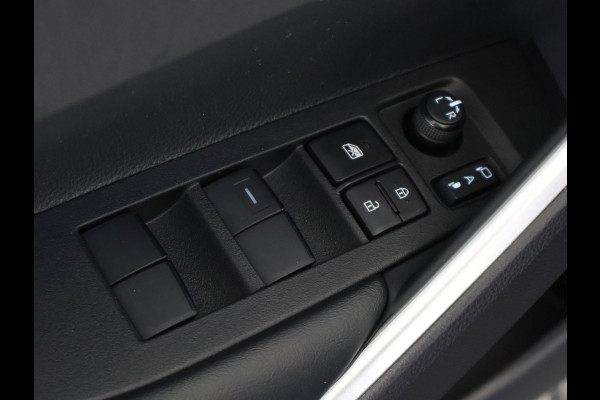 Toyota Corolla Cross Hybrid 140 Style Bi-Tone | Stuur-/ & Stoelverwarming | Parkeersensoren | Dodehoek detectie | Elektrische kofferbak