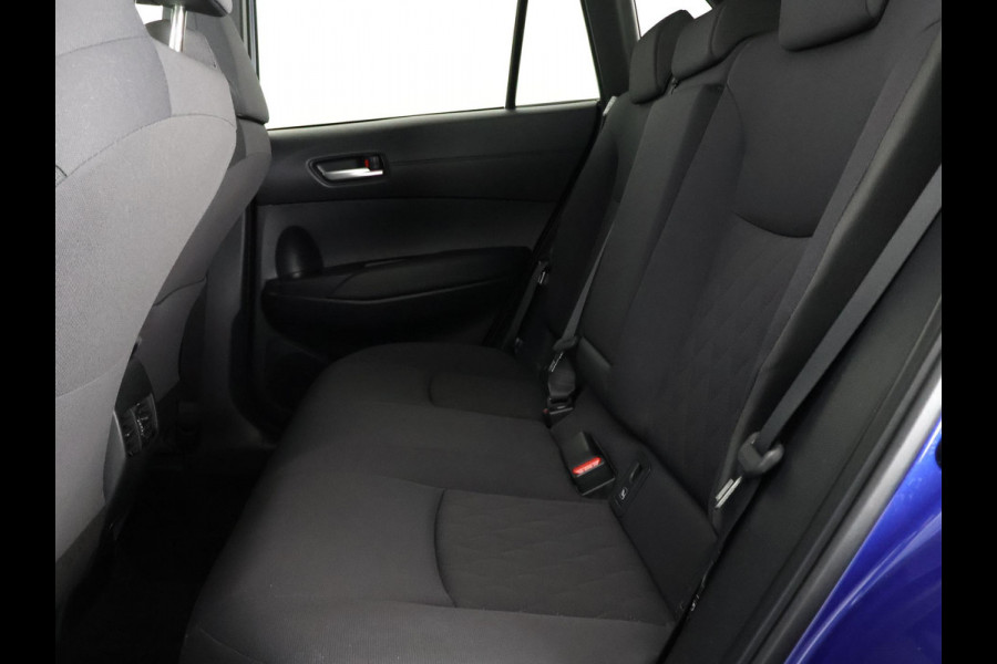 Toyota Corolla Cross Hybrid 140 Style Bi-Tone | Stuur-/ & Stoelverwarming | Parkeersensoren | Dodehoek detectie | Elektrische kofferbak