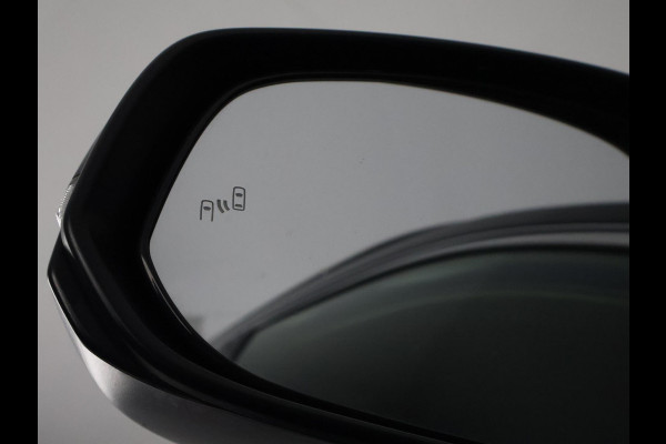 Toyota Corolla Cross Hybrid 140 Style Bi-Tone | Stuur-/ & Stoelverwarming | Parkeersensoren | Dodehoek detectie | Elektrische kofferbak