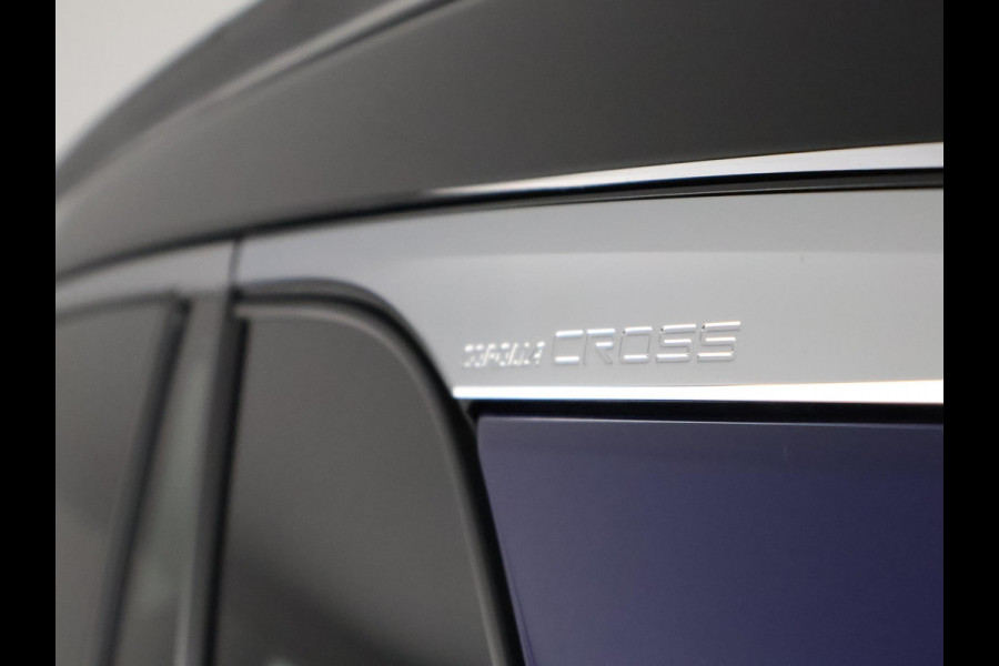 Toyota Corolla Cross Hybrid 140 Style Bi-Tone | Stuur-/ & Stoelverwarming | Parkeersensoren | Dodehoek detectie | Elektrische kofferbak