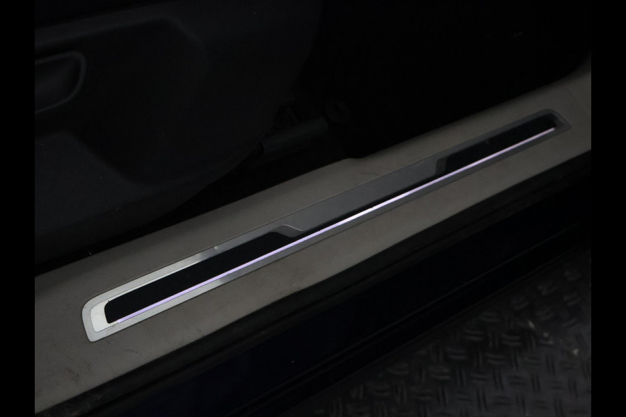 Volkswagen Tiguan 2.0 TSI 4Motion Highline Business R | 360° Camera | Trekhaak | Vol leer | Stoelverwarming | Schuif-/Kanteldak |