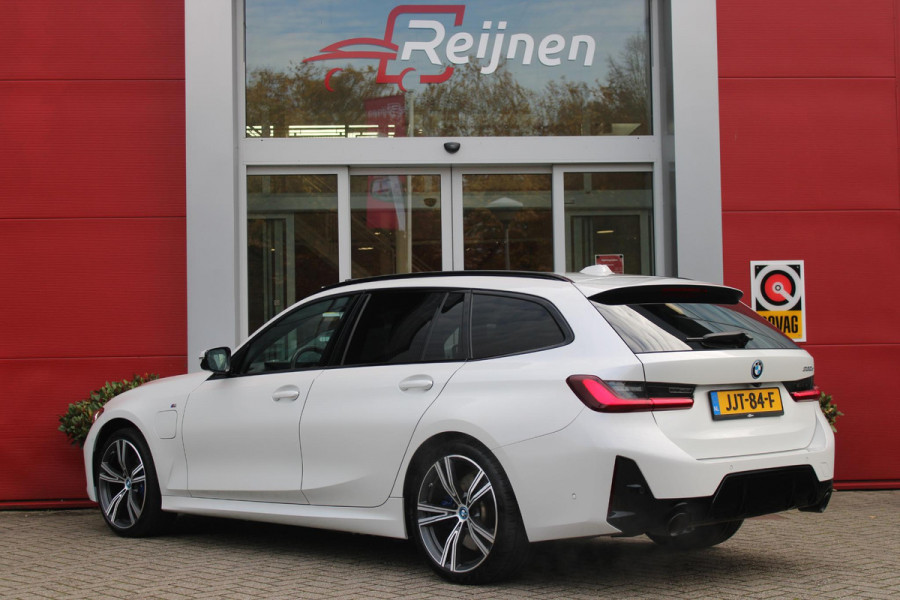 BMW 3 Serie Touring 330e 292PK M-SPORT | PANORAMISCH SCHUIF/KANTEL DAK | M-SPORT PRO-PAKKET | M-SPORT REMMEN UITGEVOERD IN DONKERBLAUW MET M LOGO | BMW LIVE COCKPIT PROFESSIONAL | CURVED DISPLAY |DRIVING ASSISTANT INCL. HEAD-UP DISPLAY | PARKING ASSIST INCL. ACHTERUITRIJCAMERA | ADAPTIEVE LED KOPLAMPEN |SHADOW LINE | M-SPORTSTOELEN VOOR | LEDER VERNASCA MET CONTRAST STIKSELS M-SPORT | STOEL VERWARMING | DRAADLOZE APPLE CARPLAY | ELEKTRISCH VERSTELBARE STOELEN MET GEHEUGEN FUNCTIE | HEAD UP DISPLAY | DRAADLOZE TELEFOONLADER | DODEHOEK BEWAKING | COMFORT PACK INCL. ELEKTRISCHE ACHTE
