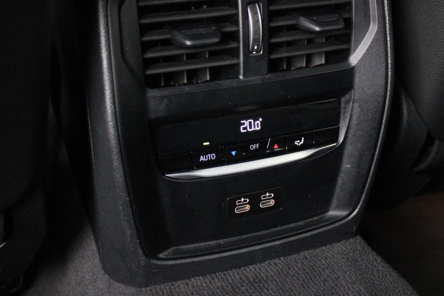 BMW 3 Serie Touring 330e 292PK M-SPORT | PANORAMISCH SCHUIF/KANTEL DAK | M-SPORT PRO-PAKKET | M-SPORT REMMEN UITGEVOERD IN DONKERBLAUW MET M LOGO | BMW LIVE COCKPIT PROFESSIONAL | CURVED DISPLAY |DRIVING ASSISTANT INCL. HEAD-UP DISPLAY | PARKING ASSIST INCL. ACHTERUITRIJCAMERA | ADAPTIEVE LED KOPLAMPEN |SHADOW LINE | M-SPORTSTOELEN VOOR | LEDER VERNASCA MET CONTRAST STIKSELS M-SPORT | STOEL VERWARMING | DRAADLOZE APPLE CARPLAY | ELEKTRISCH VERSTELBARE STOELEN MET GEHEUGEN FUNCTIE | HEAD UP DISPLAY | DRAADLOZE TELEFOONLADER | DODEHOEK BEWAKING | COMFORT PACK INCL. ELEKTRISCHE ACHTE