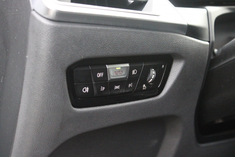 BMW 3 Serie Touring 330e 292PK M-SPORT | PANORAMISCH SCHUIF/KANTEL DAK | M-SPORT PRO-PAKKET | M-SPORT REMMEN UITGEVOERD IN DONKERBLAUW MET M LOGO | BMW LIVE COCKPIT PROFESSIONAL | CURVED DISPLAY |DRIVING ASSISTANT INCL. HEAD-UP DISPLAY | PARKING ASSIST INCL. ACHTERUITRIJCAMERA | ADAPTIEVE LED KOPLAMPEN |SHADOW LINE | M-SPORTSTOELEN VOOR | LEDER VERNASCA MET CONTRAST STIKSELS M-SPORT | STOEL VERWARMING | DRAADLOZE APPLE CARPLAY | ELEKTRISCH VERSTELBARE STOELEN MET GEHEUGEN FUNCTIE | HEAD UP DISPLAY | DRAADLOZE TELEFOONLADER | DODEHOEK BEWAKING | COMFORT PACK INCL. ELEKTRISCHE ACHTE