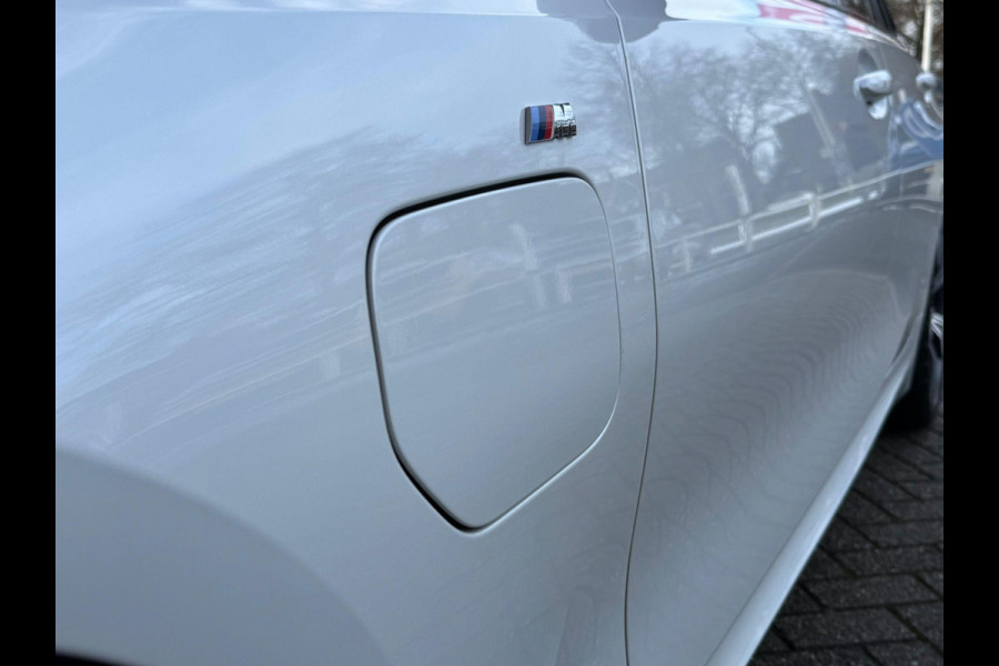 BMW 3 Serie Touring 330e 292PK M-SPORT | PANORAMISCH SCHUIF/KANTEL DAK | M-SPORT PRO-PAKKET | M-SPORT REMMEN UITGEVOERD IN DONKERBLAUW MET M LOGO | BMW LIVE COCKPIT PROFESSIONAL | CURVED DISPLAY |DRIVING ASSISTANT INCL. HEAD-UP DISPLAY | PARKING ASSIST INCL. ACHTERUITRIJCAMERA | ADAPTIEVE LED KOPLAMPEN |SHADOW LINE | M-SPORTSTOELEN VOOR | LEDER VERNASCA MET CONTRAST STIKSELS M-SPORT | STOEL VERWARMING | DRAADLOZE APPLE CARPLAY | ELEKTRISCH VERSTELBARE STOELEN MET GEHEUGEN FUNCTIE | HEAD UP DISPLAY | DRAADLOZE TELEFOONLADER | DODEHOEK BEWAKING | COMFORT PACK INCL. ELEKTRISCHE ACHTE