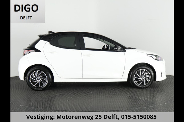 Toyota Yaris 1.5 HYBRID AUTOMAAT BLACK & WHITE GARANTIE 8-2033 NAVIGATIE.CLIMA.CRUISE