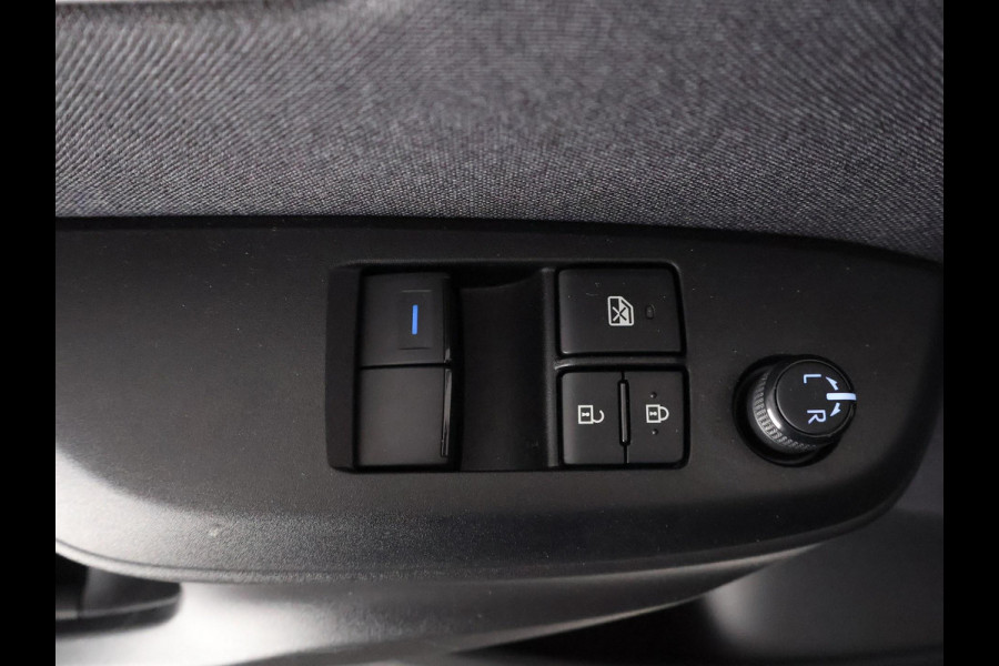 Toyota Yaris 1.5 HYBRID AUTOMAAT BLACK & WHITE GARANTIE 8-2033 NAVIGATIE.CLIMA.CRUISE