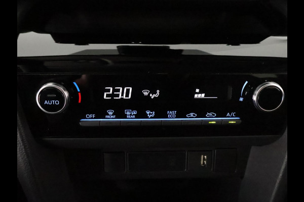 Toyota Yaris Cross 1.5 HYBRID BI-TONE MET LUXERY PACK GARANTIE-2033 CLOUD NAVIGATIE .CLIMA.CRUISE.KEYLESS.