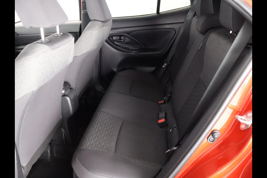 Toyota Yaris Cross 1.5 HYBRID DYNAMIC BI-TONE AUTOMAAT GARANTIE 2033 CARPLAY NAVIGATIE. CAMERA .COMPLEET.