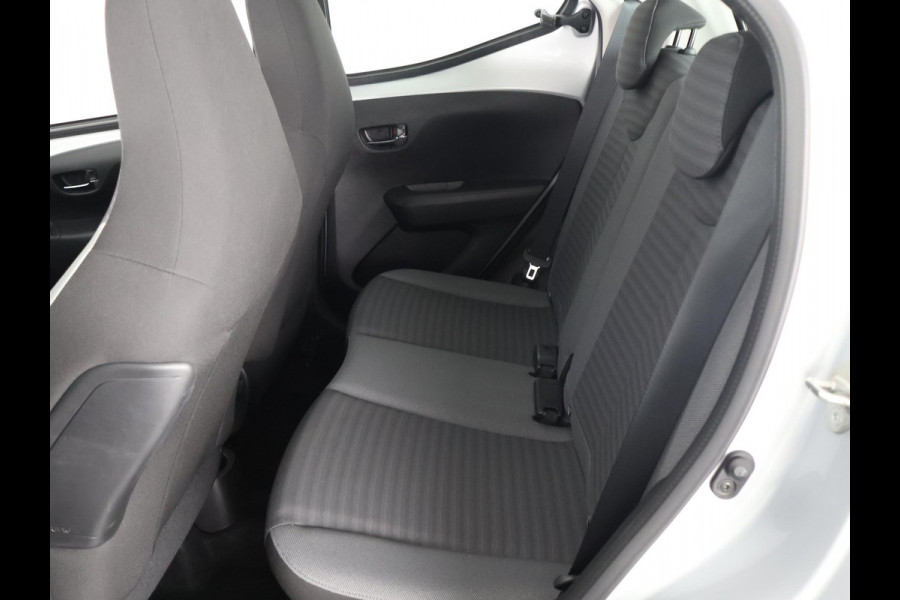 Toyota Aygo 1.0 VVT-i X-PLAY CAMERA CARPLAY NAVI GARANTIE 2029 AIRCO. VOLLEDIG ONDERHOUDEN