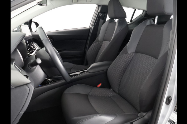 Toyota C-HR 2.0 HYBRIDE DYNAMIC BIJNA 2023 GARANTIE 11-2032 NAVI. HALF LEDER. 182 PK. PDC V+A.CAMERA. ADAPTIVE CRUISE