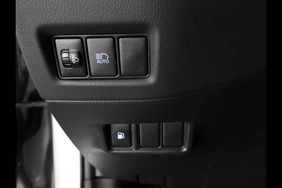 Toyota C-HR 2.0 HYBRIDE DYNAMIC BIJNA 2023 GARANTIE 11-2032 NAVI. HALF LEDER. 182 PK. PDC V+A.CAMERA. ADAPTIVE CRUISE