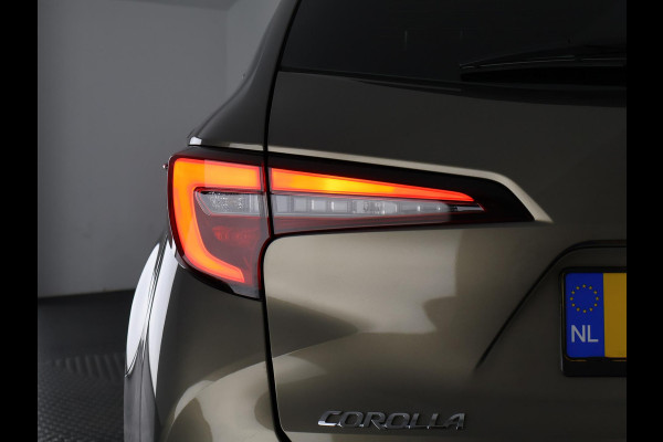 Toyota Corolla Touring Sports HYBRID BLACKLINE ACTIVE GARANTIE TOT 2033! NIEUW MODEL. CARPLAY NAVIGATIE. ADAPTIEVE CRUISE CONTROL . APPLE CARPLAY & ANDRIOD AUTO . CAMERA