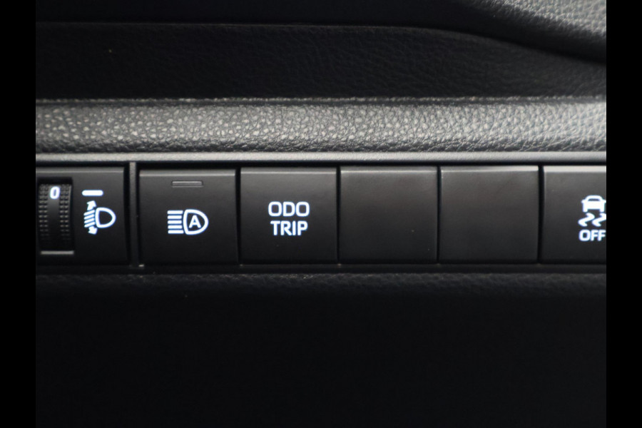 Toyota Corolla Touring Sports HYBRID BLACKLINE ACTIVE GARANTIE TOT 2033! NIEUW MODEL. CARPLAY NAVIGATIE. ADAPTIEVE CRUISE CONTROL . APPLE CARPLAY & ANDRIOD AUTO . CAMERA