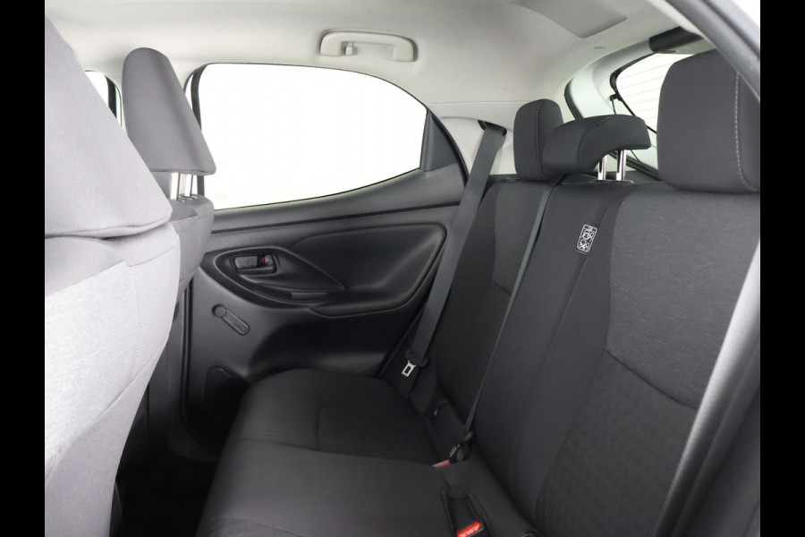 Toyota Yaris 1.5 HYB 1e EIG GARANTIE TOT 11-2032* BLACK & WHITE BIJNA 2023. CLOUD NAVI.CLIMA.CRUISE