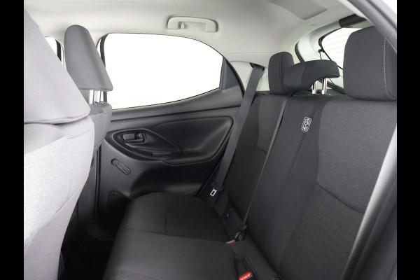 Toyota Yaris 1.5 HYB 1e EIG GARANTIE TOT 11-2032* BLACK & WHITE BIJNA 2023. CLOUD NAVI.CLIMA.CRUISE