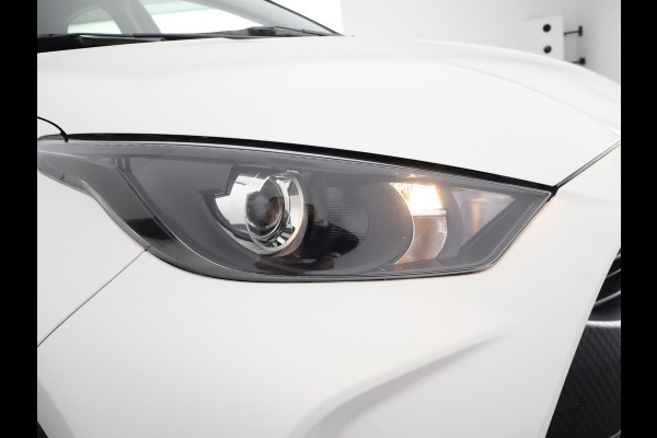 Toyota Yaris 1.5 HYB 1e EIG GARANTIE TOT 11-2032* BLACK & WHITE BIJNA 2023. CLOUD NAVI.CLIMA.CRUISE