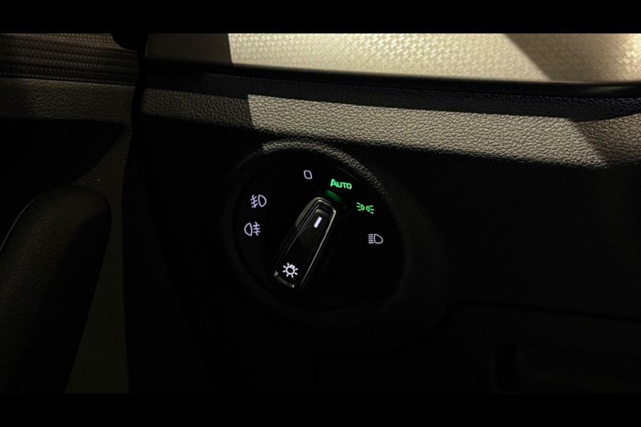 Škoda Kamiq 1.5 TSI ACT Business Edition + MEMORY / PREMIUM AUDIO / TREKHAAK