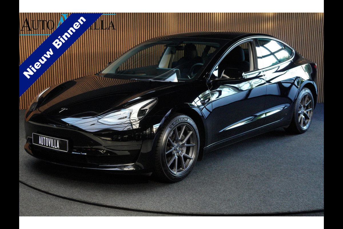 Tesla Model 3 RWD Autopilot ACC Stuurverwarm. PDC Leer Navi Panoramadak 360° Elektr. achterklep Stoelverwarming voor & achter Climate voor & achter LM velgen BTW auto! Nieuw!