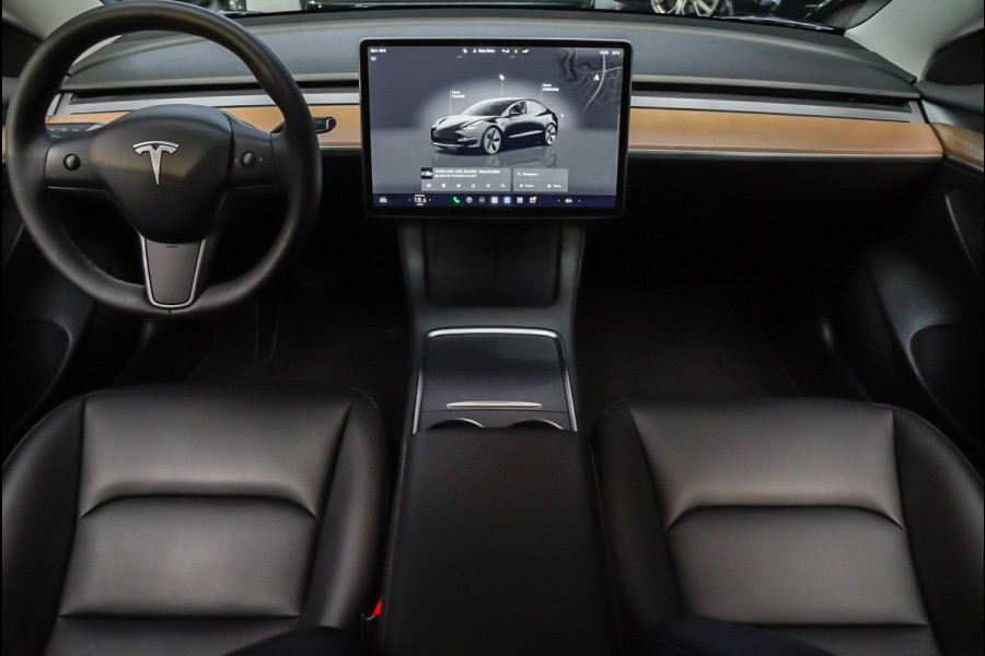 Tesla Model 3 RWD Autopilot ACC Stuurverwarm. PDC Leer Navi Panoramadak 360° Elektr. achterklep Stoelverwarming voor & achter Climate voor & achter LM velgen BTW auto! Nieuw!