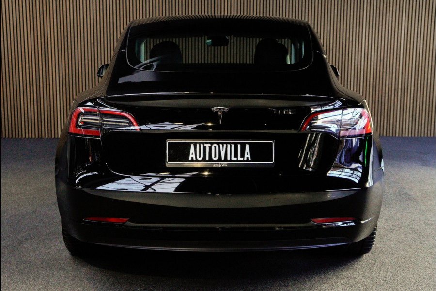 Tesla Model 3 RWD Autopilot ACC Stuurverwarm. PDC Leer Navi Panoramadak 360° Elektr. achterklep Stoelverwarming voor & achter Climate voor & achter LM velgen BTW auto! Nieuw!
