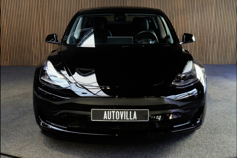 Tesla Model 3 RWD Autopilot ACC Stuurverwarm. PDC Leer Navi Panoramadak 360° Elektr. achterklep Stoelverwarming voor & achter Climate voor & achter LM velgen BTW auto! Nieuw!