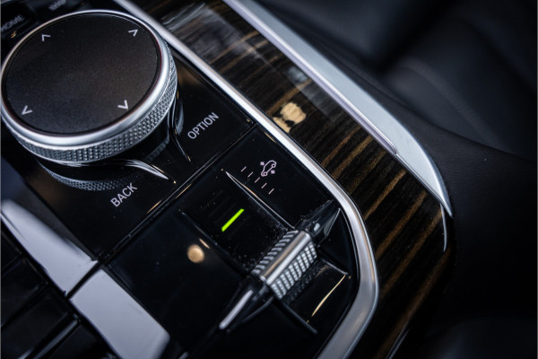 BMW X5 xDrive50e Launch Edition - M Sport | Panorama | H&K | Memory | Stoelkoeling