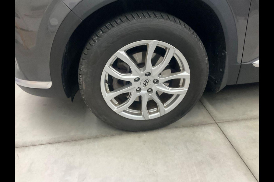 Hyundai Santa Fe 1.6 T-GDI PHEV Premium Plus Sky | Panoramadak | Trekhaak | 2 bandensets | Comfortstoelen voorin (inclusief ventilatie / stoelverwarming) | Bestuurdersstoel Met Geheugen | Adaptive cruise control | Camera