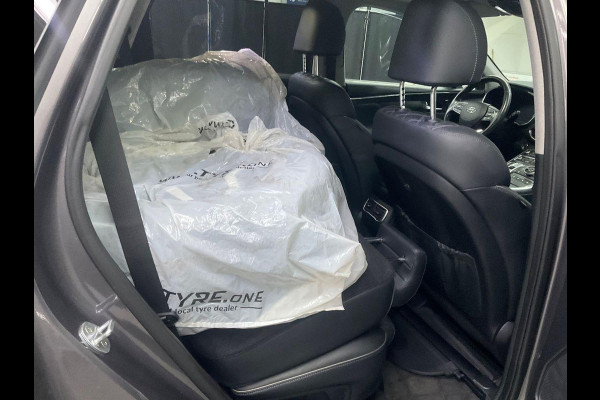 Hyundai Santa Fe 1.6 T-GDI PHEV Premium Plus Sky | Panoramadak | Trekhaak | 2 bandensets | Comfortstoelen voorin (inclusief ventilatie / stoelverwarming) | Bestuurdersstoel Met Geheugen | Adaptive cruise control | Camera