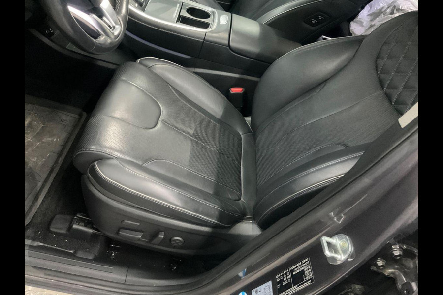 Hyundai Santa Fe 1.6 T-GDI PHEV Premium Plus Sky | Panoramadak | Trekhaak | 2 bandensets | Comfortstoelen voorin (inclusief ventilatie / stoelverwarming) | Bestuurdersstoel Met Geheugen | Adaptive cruise control | Camera