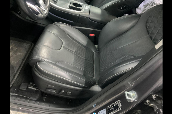 Hyundai Santa Fe 1.6 T-GDI PHEV Premium Plus Sky | Panoramadak | Trekhaak | 2 bandensets | Comfortstoelen voorin (inclusief ventilatie / stoelverwarming) | Bestuurdersstoel Met Geheugen | Adaptive cruise control | Camera