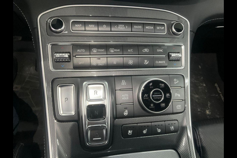 Hyundai Santa Fe 1.6 T-GDI PHEV Premium Plus Sky | Panoramadak | Trekhaak | 2 bandensets | Comfortstoelen voorin (inclusief ventilatie / stoelverwarming) | Bestuurdersstoel Met Geheugen | Adaptive cruise control | Camera