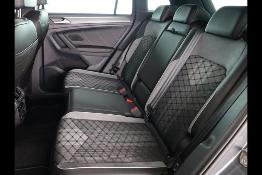 Volkswagen Tiguan 1.4 TSI eHybrid R-Line Business 245 PK | Automaat (DSG) | wegklapbare trekhaak | winterpakket | verlengde garantie