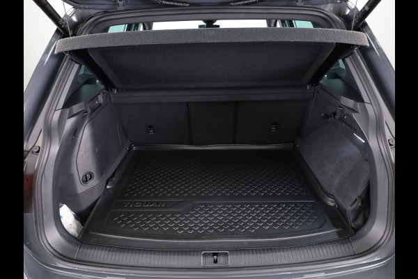 Volkswagen Tiguan 1.4 TSI eHybrid R-Line Business 245 PK | Automaat (DSG) | wegklapbare trekhaak | winterpakket | verlengde garantie