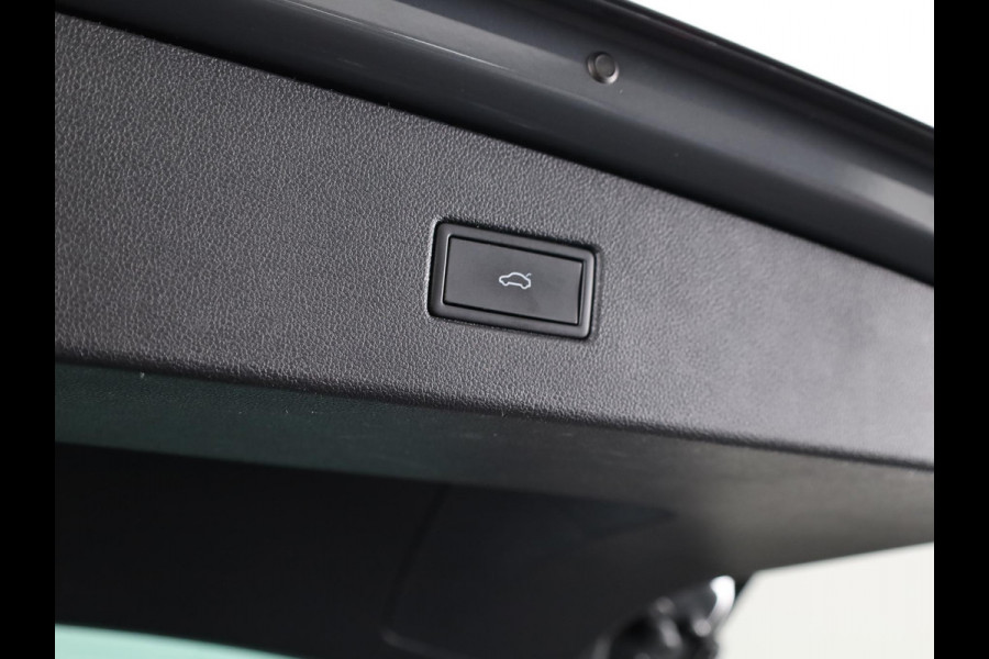 Volkswagen Tiguan 1.4 TSI eHybrid R-Line Business 245 PK | Automaat (DSG) | wegklapbare trekhaak | winterpakket | verlengde garantie