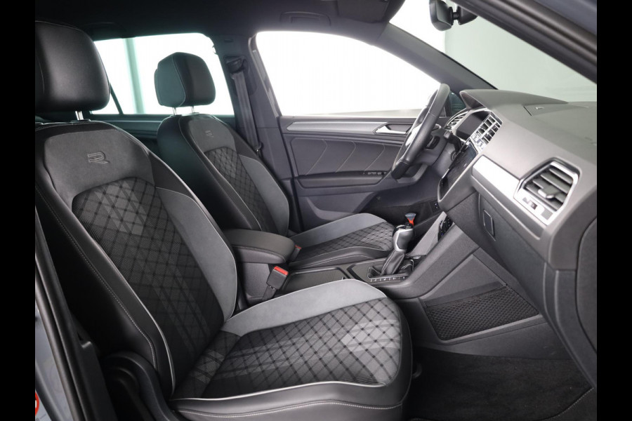 Volkswagen Tiguan 1.4 TSI eHybrid R-Line Business 245 PK | Automaat (DSG) | wegklapbare trekhaak | winterpakket | verlengde garantie