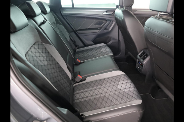 Volkswagen Tiguan 1.4 TSI eHybrid R-Line Business 245 PK | Automaat (DSG) | wegklapbare trekhaak | winterpakket | verlengde garantie